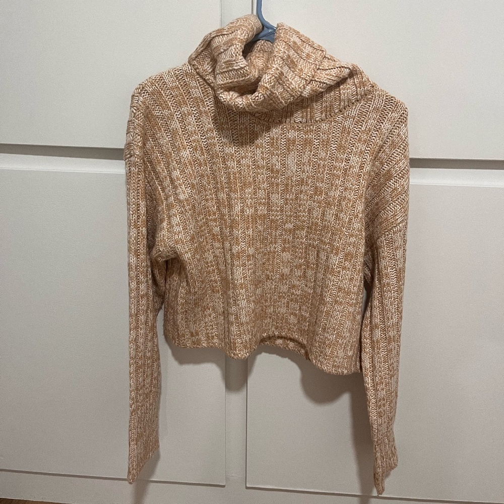 NWOT UO Chunky Knit Turtleneck Cropped Sweater - Size Small - White/Peach